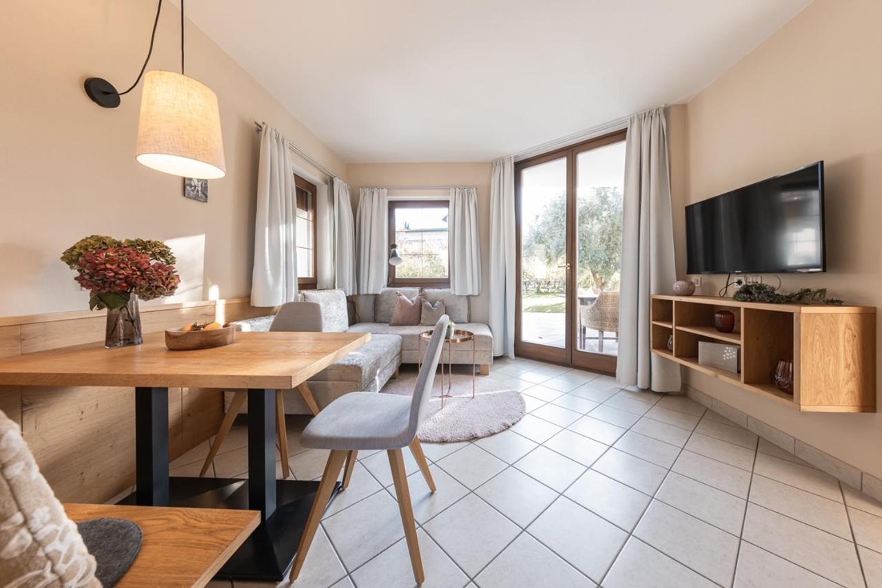 Weingut Weidlhof - Suite & Breakfast - Vacation For Wine Lovers Caldaro Eksteriør billede