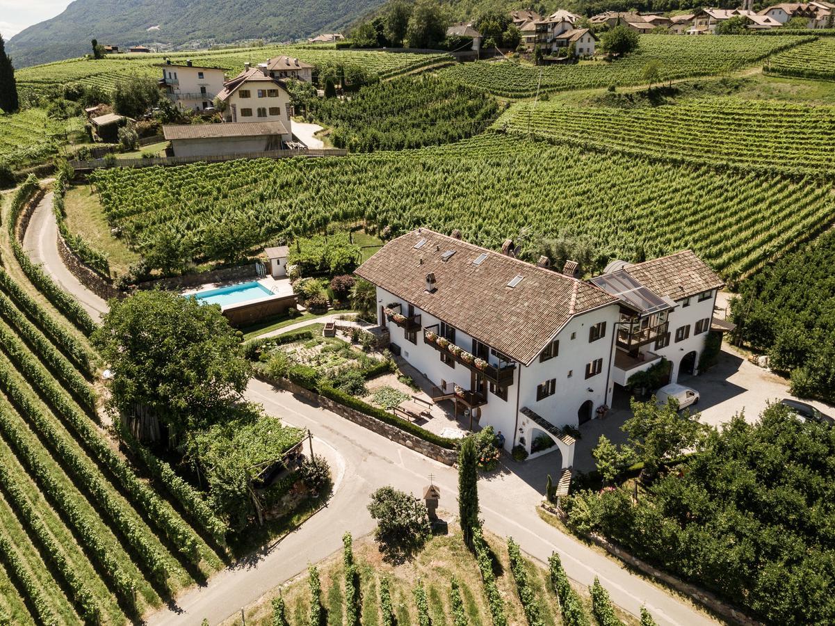 Weingut Weidlhof - Suite & Breakfast - Vacation For Wine Lovers Caldaro Eksteriør billede